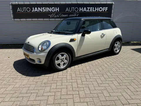 MINI 3-deurs 1.6 Cooper Pepper Ndl Auto! | LM Velgen | Elekt. Ramen | Allseason Banden | Weinig km! 