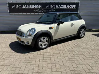 MINI 3-deurs 1.6 Cooper Pepper Ndl Auto! | LM Velgen | Elekt. Ramen | Allseason Banden | Weinig km! 