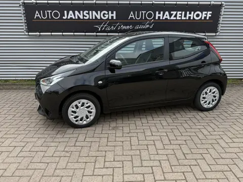 Toyota Aygo 1.0 VVT-i x-play Als Nieuw!!! | Camera | Airco | Bluetooth | Apple Carplay/Android Auto 