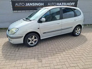 Renault Scénic 1.6-16V Expression Automaat!! APK 05-2027!! | LM Velgen | Trekhaak | Airco | NIEUWE A