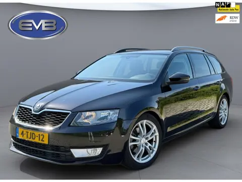 Skoda Octavia Combi 1.6 TDI BUSINESSLINE SPORT, vele opties, trekhaak, NL auto met nationale auto pa