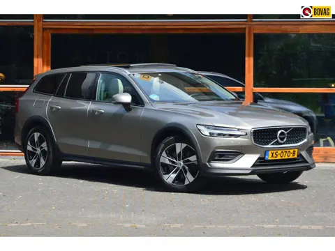 Volvo V60 Cross Country D4 AWD Intro Edition | Head-Up | Panoramadak | Harman/Kardon | Stoel + Stuur