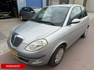 Lancia Ypsilon 1.4-16V Argento APK dec-2026 Prima auto nog BJ. 203 met elektrische ramen, radio/Cd s