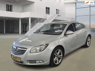 Opel Insignia 1.6 T Cosmo/CLIMA/CRUISE/PARKSENSOR VOOR EN ACHTER/HALF LEDER
