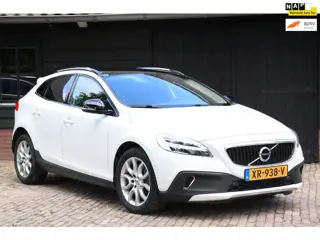 Volvo V40 Cross Country 1.5 T3 Polar+ Luxury Panorama/Camera/Leer/Parkeersensor v,a/Trekhaak