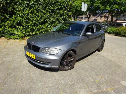 BMW 1-serie MET AIRCO & JAAR APK!