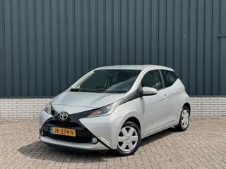 Toyota Aygo 1.0 VVT-i x-play*Nav*Airco*