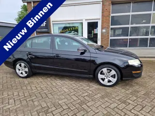 Volkswagen Passat 1.6 FSI "Trendline" Cruise - Clima - Trekhaak - Apk 01-06-2027 !!!