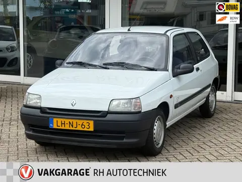 Renault Clio 1.2 RL Nieuwstaat, nwe distributrie, nwe apk