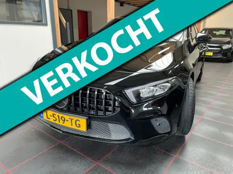 Mercedes-Benz A-klasse 180 | AMG Line| Premium Plus | Nachtzwart