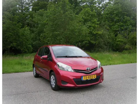 Toyota Yaris 1.0 VVT-i Aspiration 5 Drs . Airco . Trekhaak . Navi . Media . enz