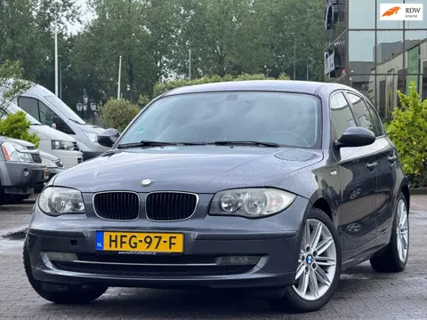 BMW 1-serie 116i High Executive | 17 inch | Airco | Stoelverwarming | 2 sleutels | Getint ramen | el