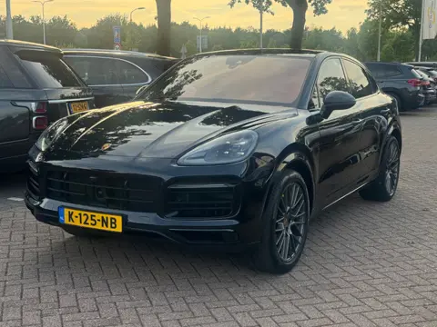 Porsche Cayenne Coupé 3.0 E-Hybrid / Trekhaak / Panoramadak / 360Camera / Head-up / Burmester / Soft