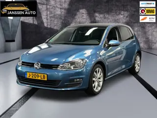 Volkswagen Golf 1.2 TSI | Panoramadak | Stoelverwarming | Climate | 17" | PDC + Inparkeren | Riem Ve