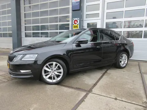 Skoda Octavia 1.0 TSI Style Business / Navi / PDC / Carplay