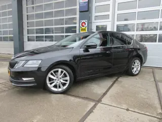 Skoda Octavia 1.0 TSI Style Business / Navi / PDC / Carplay