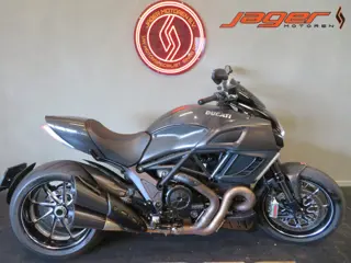 Ducati DIAVEL CARBON ZELDZAAM FRAAI! (bj 2011)