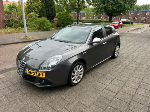 Alfa Romeo Giulietta 1.4 T 125kw Distinctive Leder Cruise PDC