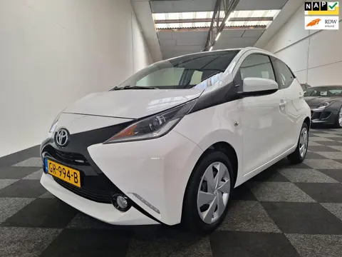 Toyota Aygo 2015. X-Play uitv. 42.000 km NAP.