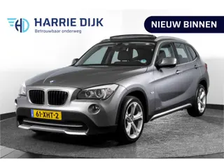 BMW X1 sDrive20i 184 PK - Automaat Orig. NL | Luxery-Line | S/K Panodak | Trekhaak | Cruise | PDC | 