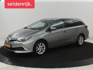 Toyota Auris 1.8 Hybrid Executive | Stoelverwarming | Half leder | Navigatie | Keyless | Climate con
