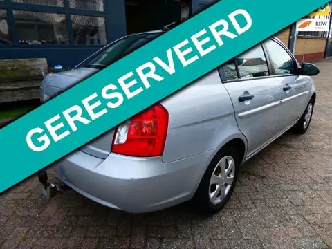 Hyundai Accent 1.4i Dynamic 97pk Sedan Airco Trekhaak 1100kg. 1e eigenaar