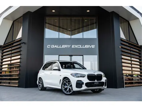 BMW X5 xDrive45e High Executive - M Sport | Panorama | Laser | Memory | Luchtvering