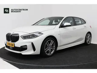 BMW 1-serie 118i High Executive (TREKHAAK, CAMERA, SFEERVERLICHTING, DEALER ONDERHOUDEN)