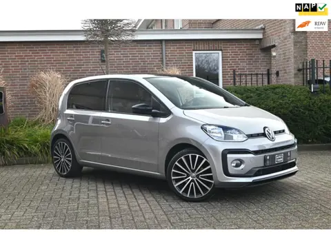 Volkswagen Up! 1.0 TSI BMT High up! 90 PK Camera PDC Stoelverwarming Bluetooth 17''