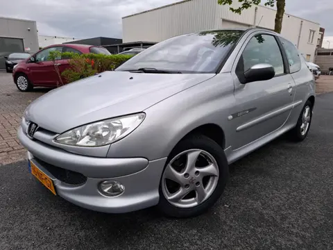 Peugeot 206 1.6-16V Quiksilver AIRCO/ELEKTRISCHE RAMEN!