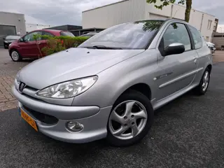 Peugeot 206 1.6-16V Quiksilver AIRCO/ELEKTRISCHE RAMEN!