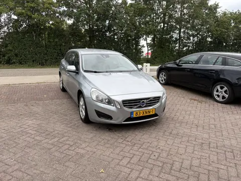 Volvo V60 1.6 T3 TREKHAAK CLIMA NAVI (bj 2012)