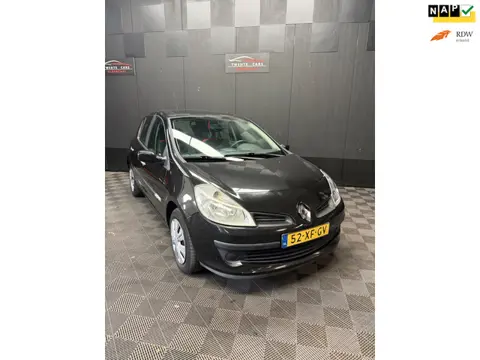 Renault Clio 1.2-16V Rip Curl | Pano | Airco | Nieuwe APK |