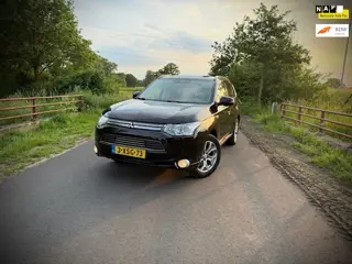 Mitsubishi Outlander 2.0 PHEV instyle +, LEER, SCHUIFDAK, CAMERA, STOELVERWARMING, APK