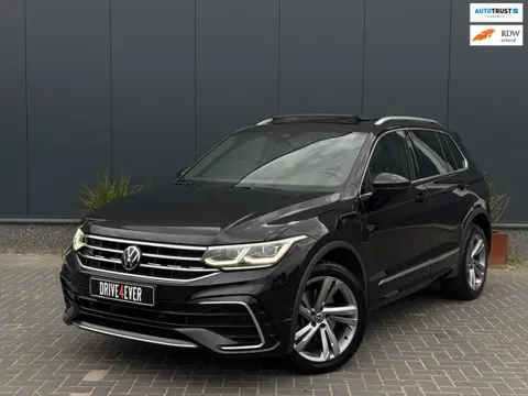 Volkswagen Tiguan 1.4 TSI eHybrid 3x R-Line FULL PANO | NAVI | CARPLAY | CAMERA | SPORTVELGEN | IQ L