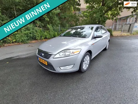 Ford Mondeo 2.0-16V Ghia NETTE AUTO RIJDT EN SCHAKELT GOED