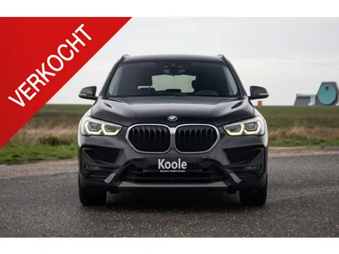 BMW X1 xDrive25e Executive CAMERA / CARPLAY / HEAD UP DISPLAY / LEDER / LED / CRUISE CONTROLE / STOE