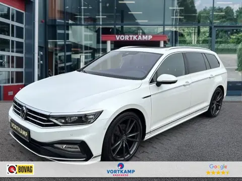 VOLKSWAGEN PASSAT VARIANT 2.0 TDI DSG 4MOTION R-LINE TREKHAAK/PANODAK/360CAM/ELEKKLEP/HK/MEM/STOELVERW