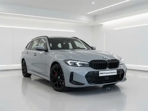 BMW 3 Serie Touring 330e M-Sport Pro | Panorama | Trekhaak | 19" | Hifi |