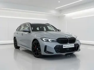 BMW 3 Serie Touring 330e M-Sport Pro | Panorama | Trekhaak | 19" | Hifi | Nu 58.895,-