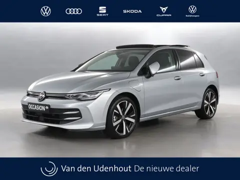 Volkswagen Golf 1.5 eHybrid 204pk Life Edition DSG / Panoramadak / Stoel+Stuurverwarming / Camera