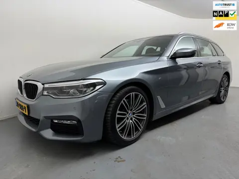 BMW 5-serie Touring 520i High Executive # M-Pakket # Pano # Head-Up # Trekhaak # Navi # Led