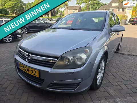 Opel Astra 1.6 Essentia LEUKE AUTO RIJDT EN SCHAKELT GOED