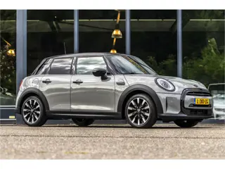 MINI 5-deurs 1.5 Cooper Classic Panoramadak / sportstoelen / led verlichting