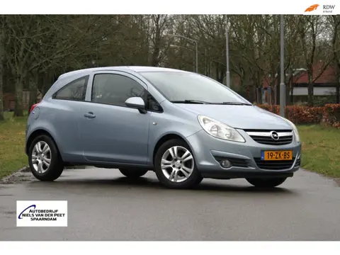 Opel Corsa 1.4-16V Enjoy / APK tot maart 2027 / Van pas 2e eigenaar / Sportvelgen / Cruise control /
