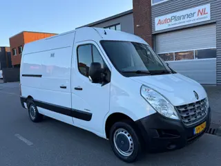 Renault Master T33 2.3 dCi L2H2 Générique! 3-Pers.! Nwe APK!