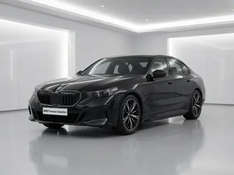 BMW 5 Serie 530e M-Sport Pro | Pano | 20" | Trekhaak | Comfortzetels | Verwacht  | Nu 79.895,-