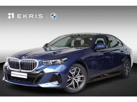 BMW 5 Serie Sedan 550e xDrive | M Sport | Glazen Panoramadak | Harman/Kardon | Stoelverwarming | Cam
