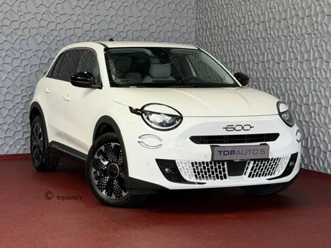 Fiat 600 1.2 HYBRID LA PRIMA LEER MASSAGE ELEK.STOEL CAMERA CARPLAY ADAP.CRUISE STOELVERW. ELEK.KLEP