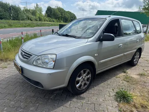 Kia Carens 2.0 CVVT M-bition